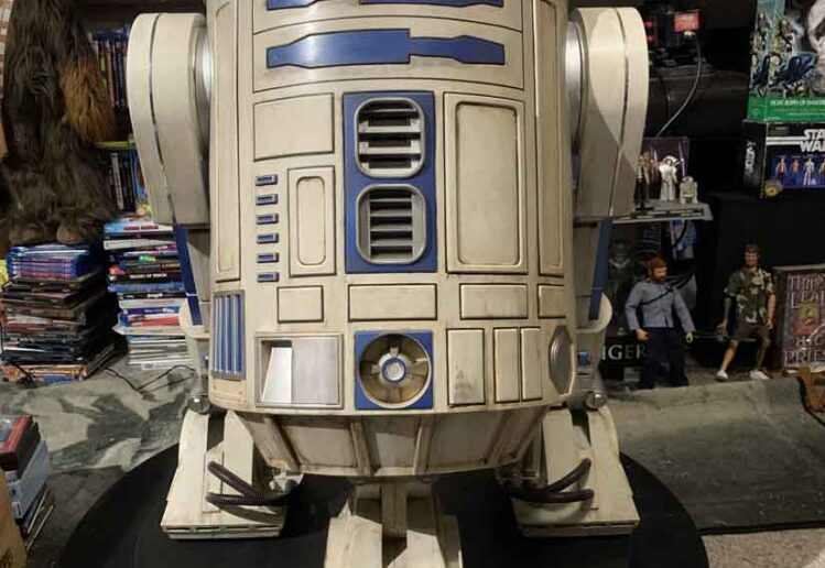 Weathering my Home Depot animatronic R2D2 to look JUST like the one in STAR WARS! 1 IMG 4921