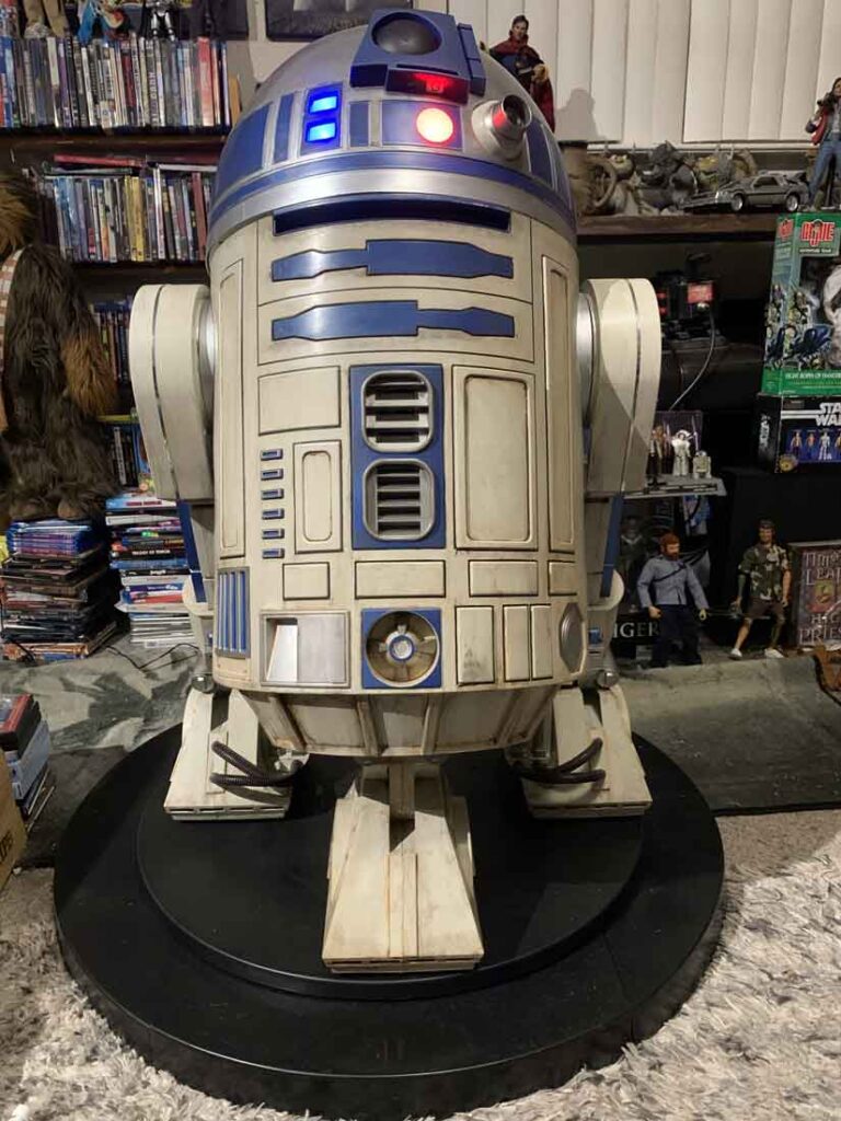 Weathering my Home Depot animatronic R2D2 to look JUST like the one in STAR WARS! 3 IMG 4921