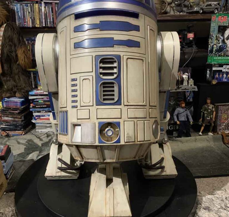 Weathering my Home Depot animatronic R2D2 to look JUST like the one in STAR WARS! 3 IMG 4921